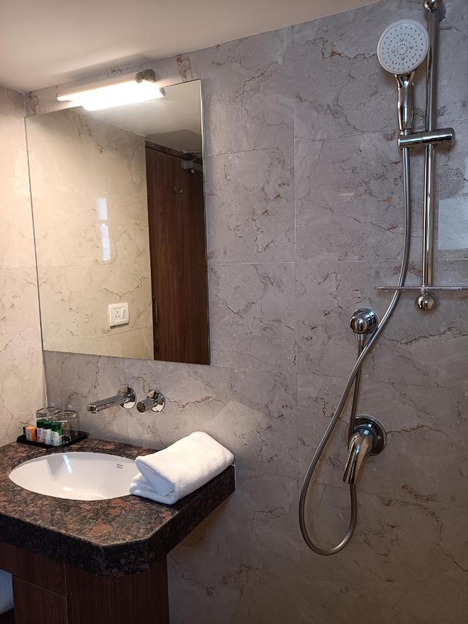 The Beacon Hotel ואדודרה מראה חיצוני תמונה