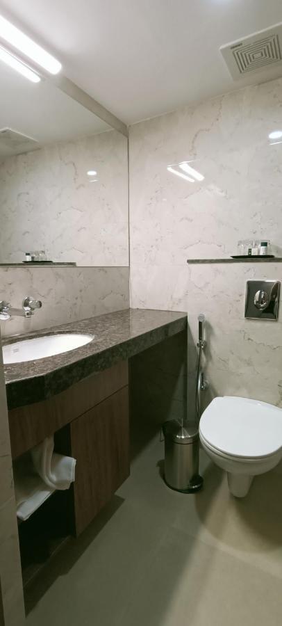 The Beacon Hotel ואדודרה מראה חיצוני תמונה