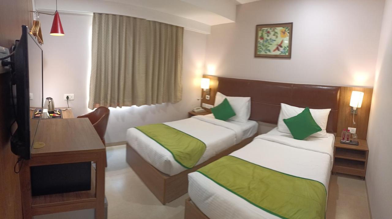 The Beacon Hotel ואדודרה מראה חיצוני תמונה