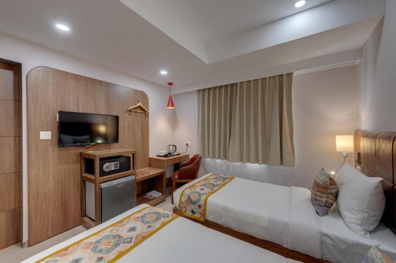 The Beacon Hotel ואדודרה מראה חיצוני תמונה
